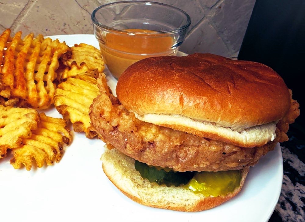jwalkermobile's tweet photo. This weekend’s Chick Fil A copy cat chicken Sandwich https://t.co/LotrNwsS94