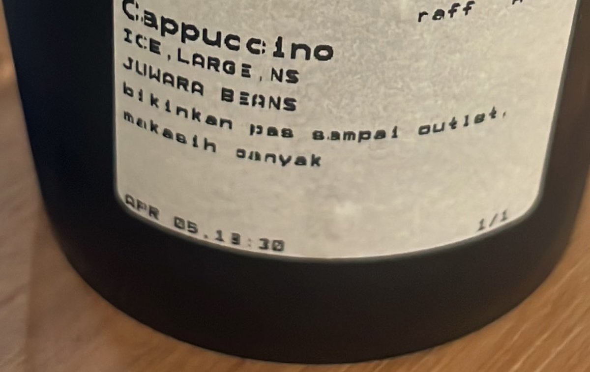 thefiswrongffs's tweet photo. @KoalaTales Kemana mana selalu pesen antara americano, caffe latte atau cappucino nonsugar🫷🏻 Udah ga banyak tertarik coba rasa rasa lain, kecuali butterscotchlatte fore itu pun tetap less sugar https://t.co/lJjhtllzWW