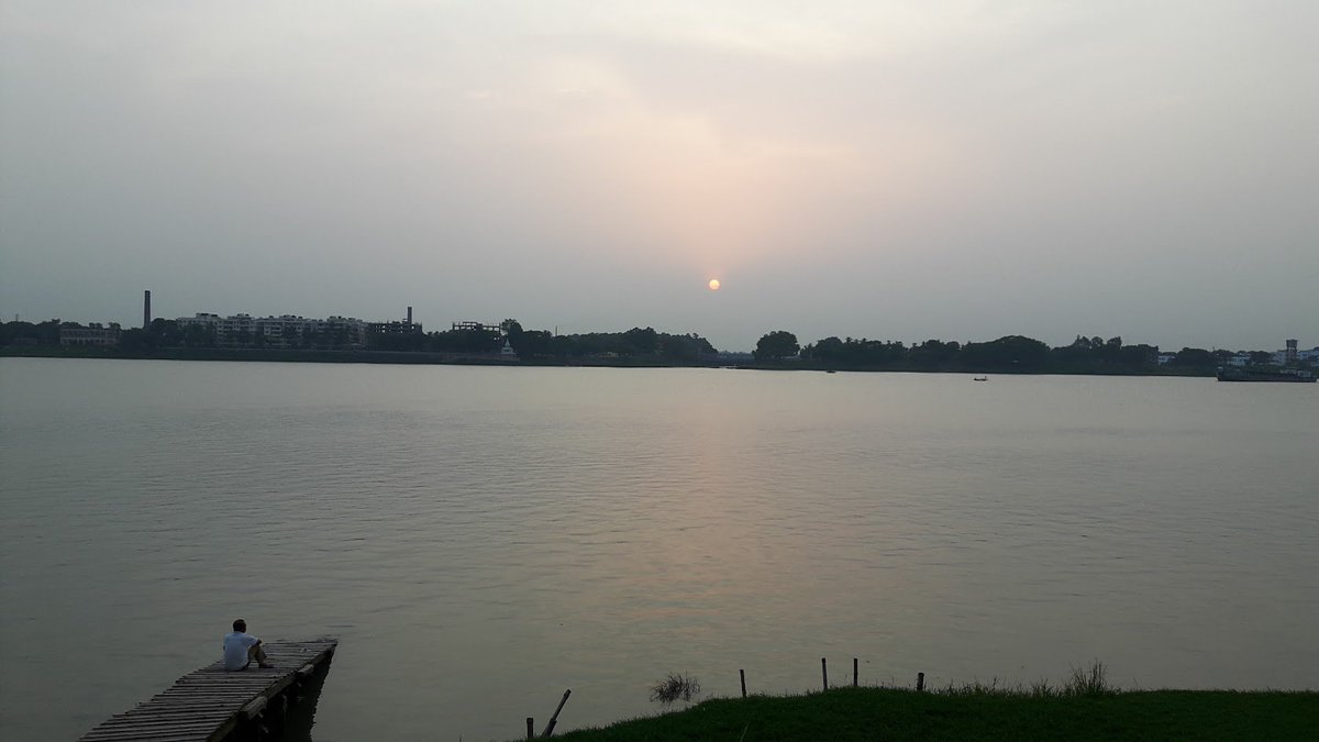 Ananth_IRAS's tweet image. Share your photographs with Sun 🌞 in it! #sun #photography 

By the Hooghly River, Ishapore, Bengal - June 2016!