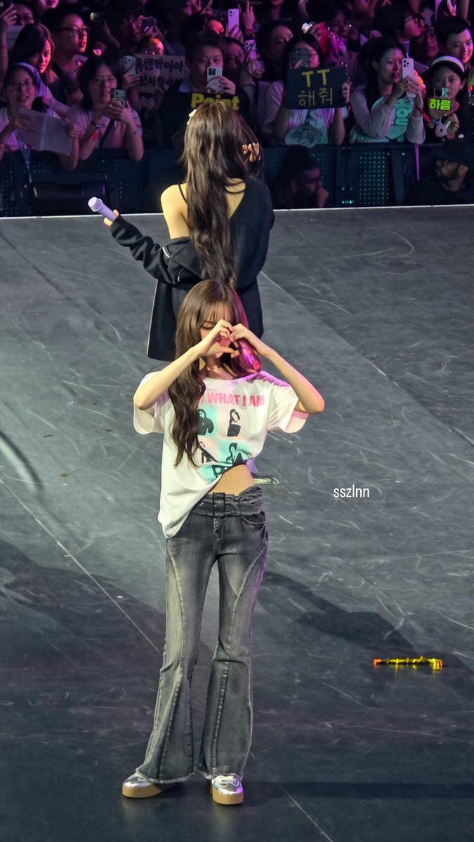 sszlnn's tweet photo. Shoutout to @zuhairaamir for securing our tickets🩷 We had so much fun that night and I finally got to see Liz🥹

#IVE #아이브 #SHOW_WHAT_I_AM #IVEinKL #SHOW_WHAT_I_AM_IN_KL #IVEinMY https://t.co/2Bjr7ielBa