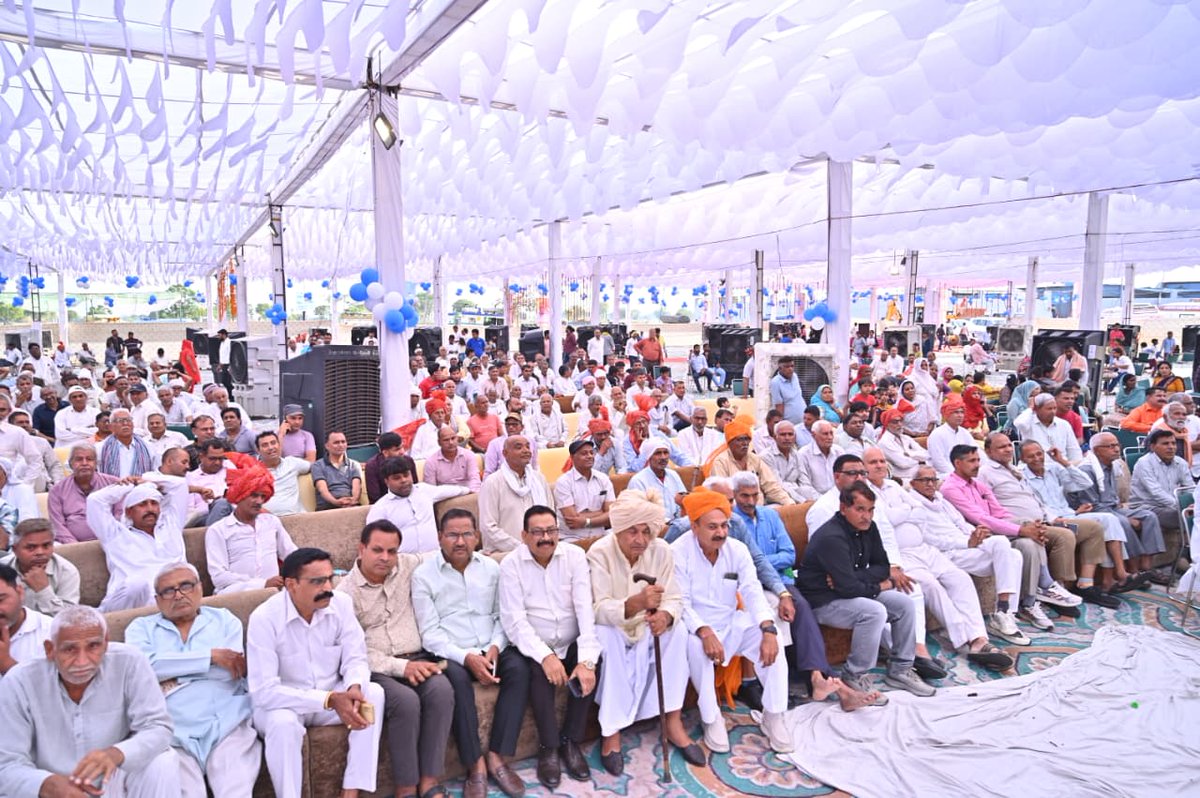 devendrayadvinc's tweet photo. ।। जय दादी खिम्मी की ।। 

आज 34 गाँव का देशी घी दिशौठन एवं कुआं पूजन के पुनीत आयोजन में सम्मिलित हुआ। 

पूज्य दादी खिम्मी से सभी की खुशहाली की प्रार्थना है। https://t.co/crcT5LDb5U