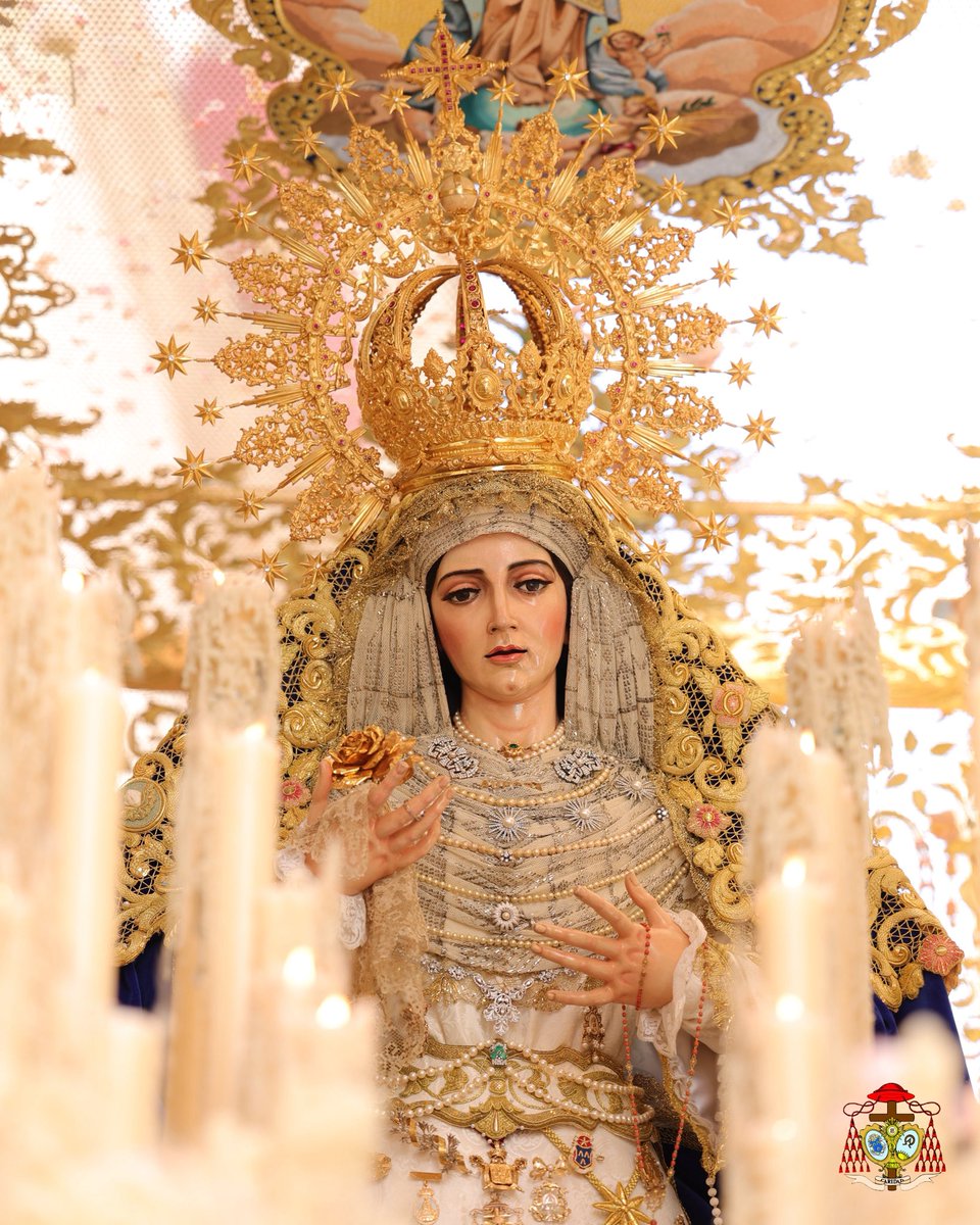 🔵 Nuestra Señora de la Aurora luce restaurada por Pedro Manzano. En esta intervención también se han recuperado sus manos originales de Dubé de Luque.

➡️ Además, Orfebrería Bernet ha restaurado y chapado en oro la corona 👑 de la Virgen.

#ResucitóEnSevilla26
#SSantaSevilla26
