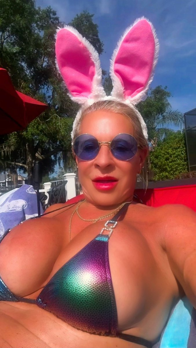 sunni_daizeFL's tweet image. Did you notice my “bunny” ears? Happy Easter 🗿and Passover to all my friends! 🐣
#easter  #celebrate #sunday #SundayFunday #SunniDaize
#onlyFansgirl