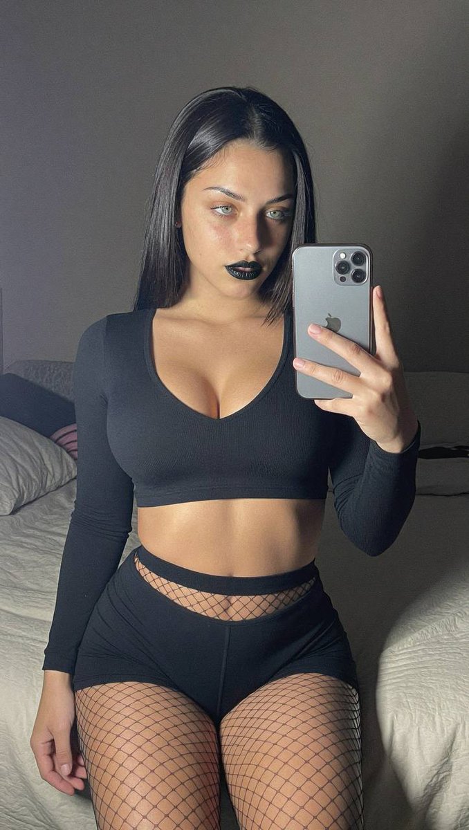 GothSophia 🖤 tweet media