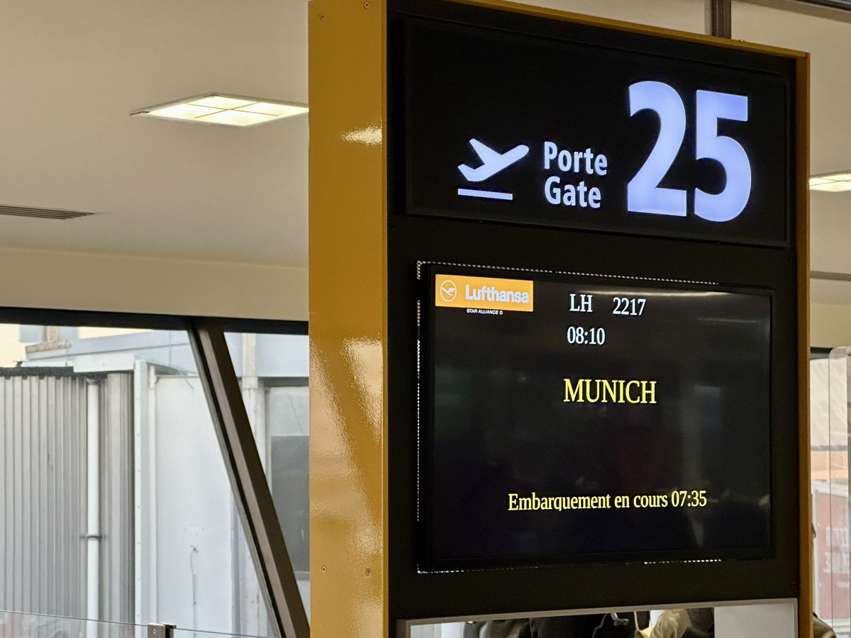 TodaysFlight's tweet image. Leaving the pink city in the morning on #LH2217 on a route along the Alps with perfect visibility above Switzerland. 
I’ll never understand why people choose an aisle seat voluntarily and miss those stunning views. #teamwindowseat 
#TLS #MUC #A320 #avgeek #Toulouse #happyEaster