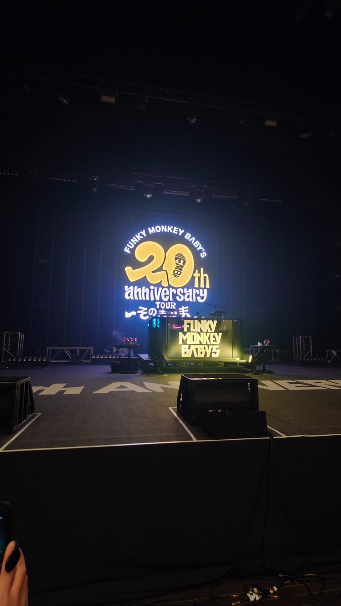 namiduffy's tweet photo. ファンモン　20周年　ホールツアー
八王子2day！
前から2列目目の前に加藤さん😍
この距離感はやばい😍
久しぶりにシャワーも浴びれて幸せ絶頂😍
髪を洗えない🤣
いや、しっかりシャワーを頭皮に浸透させました(笑)
2日間も参戦出来るなんて幸せすぎた♡
このパワーで多忙期乗り越えます！
#FMB20th https://t.co/yiO4D5BjIw