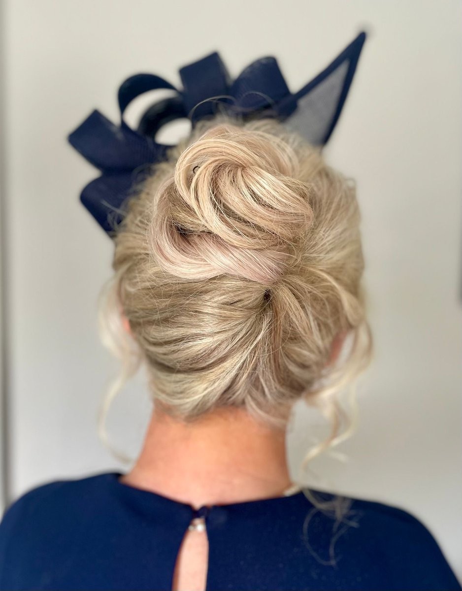 HelpForMovers's tweet image. When the hairdresser knocks it out of the park 🥰

#grateful #hair #weddingweekend