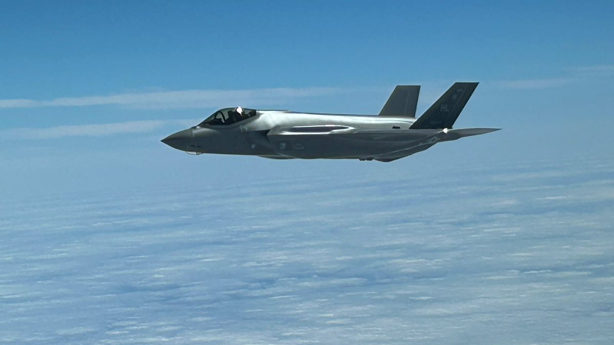 Fuerza Aérea de Chile tweet media