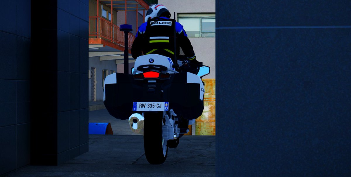 PN_A4L's tweet photo. [1 semaine, 1 service]
La BMO (Brigade motocycliste) est une unité spécialisée dans les patrouilles à deux roues. Essentielle face aux refus d’obtempérer, elle intervient aussi en zones difficiles d’accès et participe aux escortes médicalisés ainsi qu’aux convois sensibles. https://t.co/SZsxl0iXdf