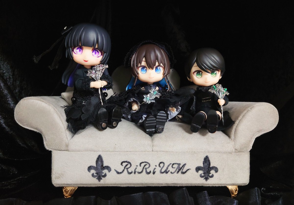 schwarz1335's tweet photo. 【RiRiUM 1st Album 『Prium』】
"Lily"
ファンシーで可愛い歌い出し😊
この曲を聴きながらおさんぽすると
たくさんの色が見つかる
これまでの日々からちょっと一歩を踏み出してみたいとき
勇気をくれる歌⚜️
#RiRiUM💐💜🩵💚
#Prium https://t.co/7QwxZKTe1C