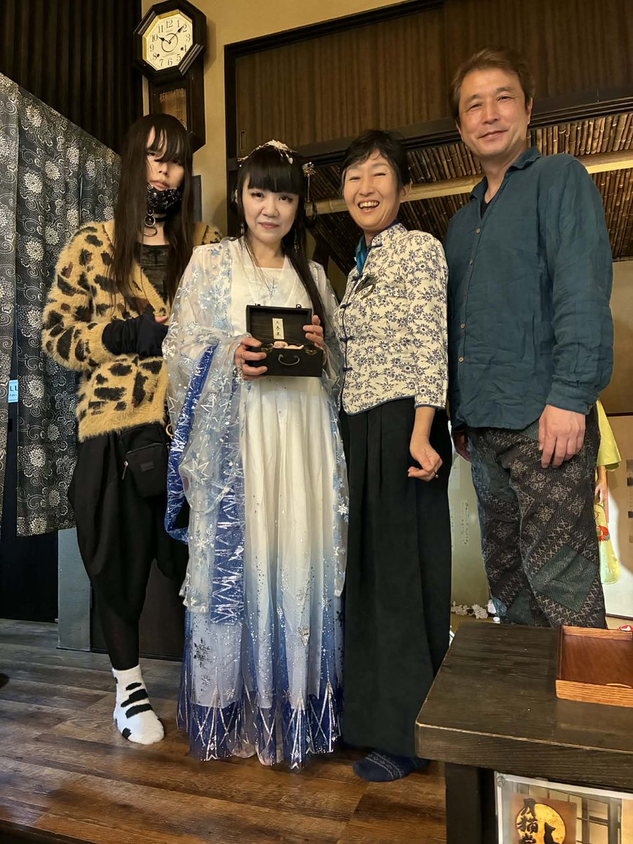 北鎌倉ギャラリー月「#春ノ宴」 会期中イベント
朗読パフォーマンス「ニンジンカ」
原作者のIKKAさんを交えたアフタートークと、終演後の記念写真を頂きました