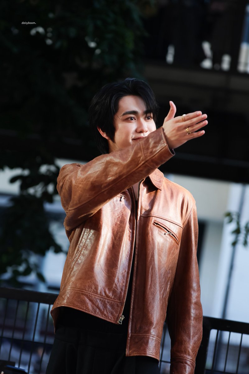 𝘥𝘢𝘪𝘴𝘺𝘣𝘰𝘰𝘮. tweet media