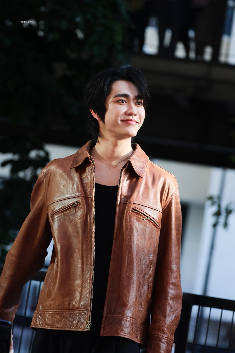 𝘥𝘢𝘪𝘴𝘺𝘣𝘰𝘰𝘮. tweet media