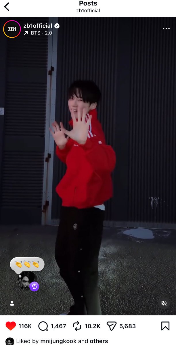 tori 🐬 tweet media