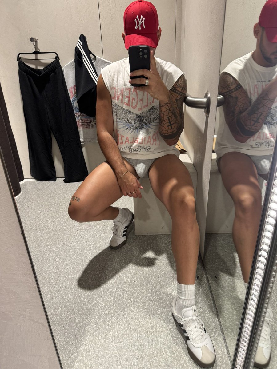 JaimeCXVV's tweet photo. Get bored on dressing room… https://t.co/3d3TYUGeXY