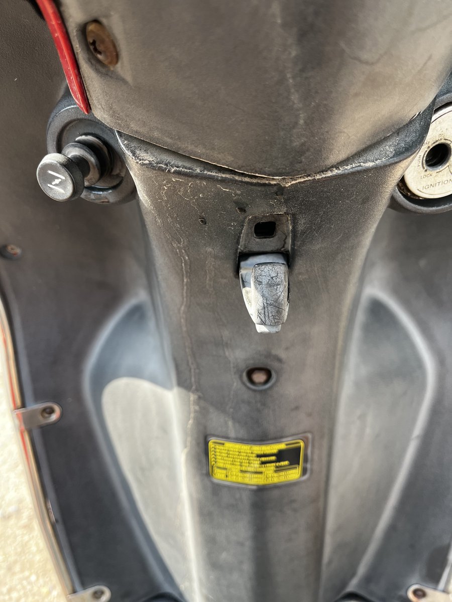 Findindian's tweet photo. ⁦@tvsmotorcompany⁩ This is quality of service we get after paying 2000/-
No quality check just making fool to customer. No polish no cleaning. 
⁦@forum_consumer⁩      #Yash TVS Ghaziabad #Jupiter #TVS https://t.co/HqwYhT7MNs