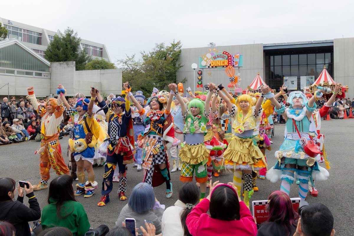 ✨💃パフォーマンス班🕺✨

キャラクターになりきりたくさんのお客さんの前でパフォーマンスを行う班です！
芸祭本番に向けて毎週月・木の週2回練習を行なっています✨️
5月にオーディションを行い選抜されます💃
ダンス未経験者も大歓迎！
人を笑顔にすることが大好きな方お待ちしてます💪🎶

＃mkp