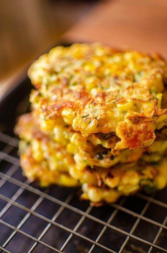 Living_Lou's tweet image. Corn and zucchini fritters! People LOVE them. 

Made with fresh corn, shredded zucchini, cheddar cheese and green onions. 

RECIPE: buff.ly/2IvgoDi
#recipe #deliciousfood