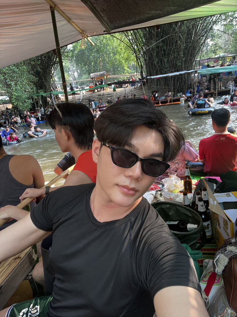 Etch97P's tweet photo. คนเยอะมากกก https://t.co/4tttD2kDrz