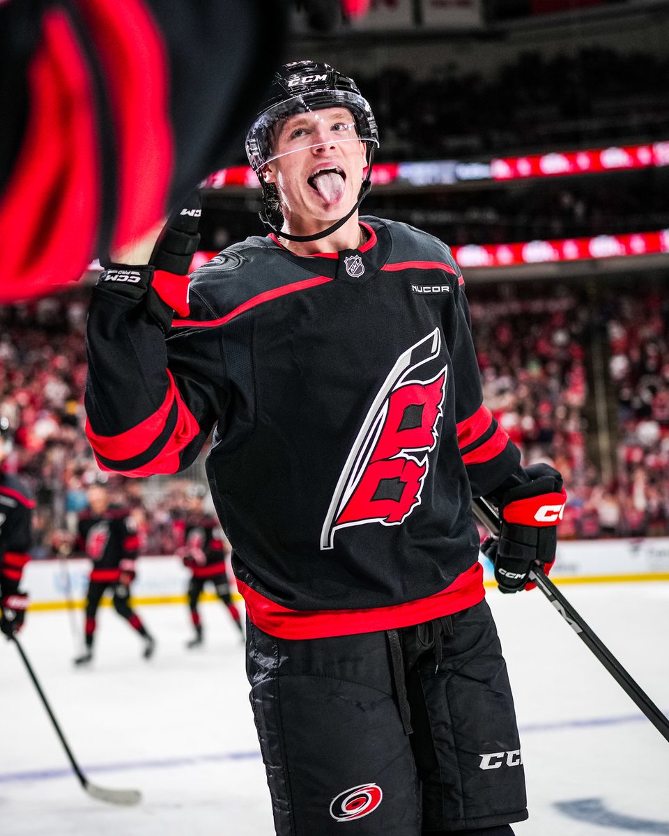 x - Carolina Hurricanes tweet media