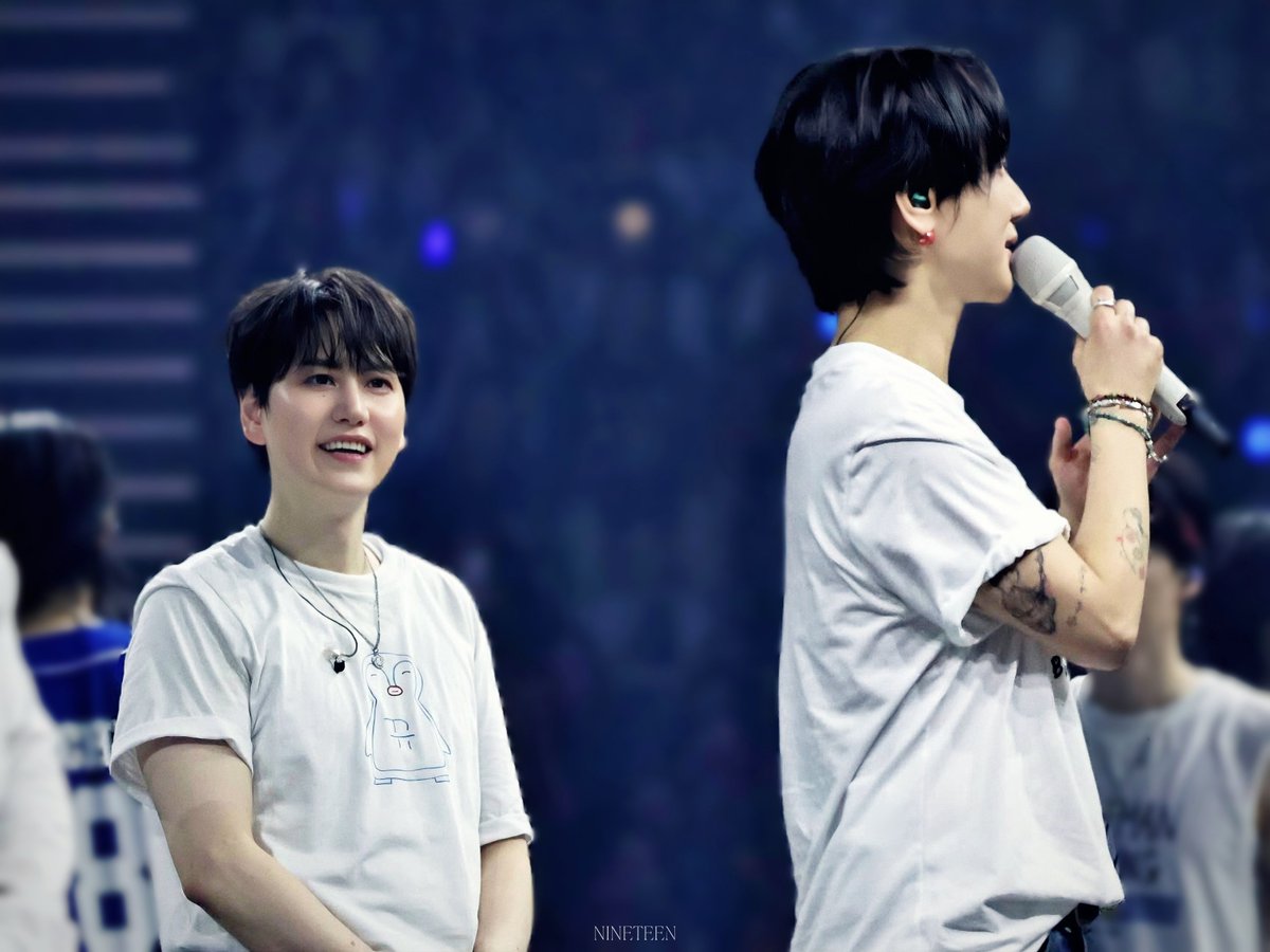SUPER JUNIOR 20th ANNIVERSARY TOUR
0405 앙콘day3

무슨 표정이야... ㅋㅋㅋㅋ

#슈퍼주니어 #superjunior 
#예성 #YESUNG
#イェソン #艺声
#규현 #KYUHYUN 
#キュヒョン #圭贤
#규성 #현예 #예규 #ギュイェ #KyuSung #YeKyu