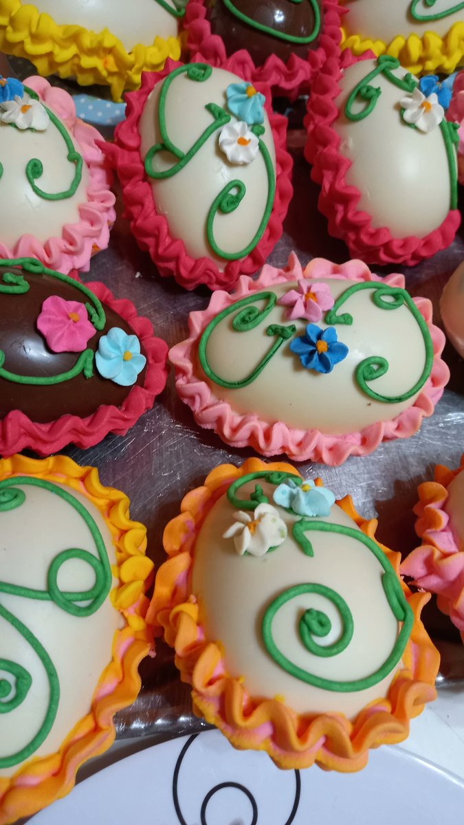 Dani490's tweet photo. Otro año con el emprendimiento. Feliz Pascua Santi y Paula! Saludos desde Estación Clucellas provincia de Santa Fe 

#ESTEFINDE https://t.co/5zRDdLyjxn