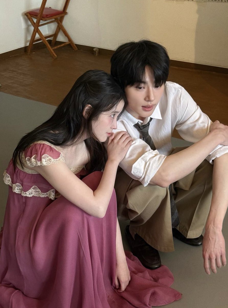 myottlife's tweet photo. 아이유 변우석 진짜안어울리는듯 어울리는듯 모르겟음
21세기 대군부인으로 판단해주마 https://t.co/N5xt28OYWV