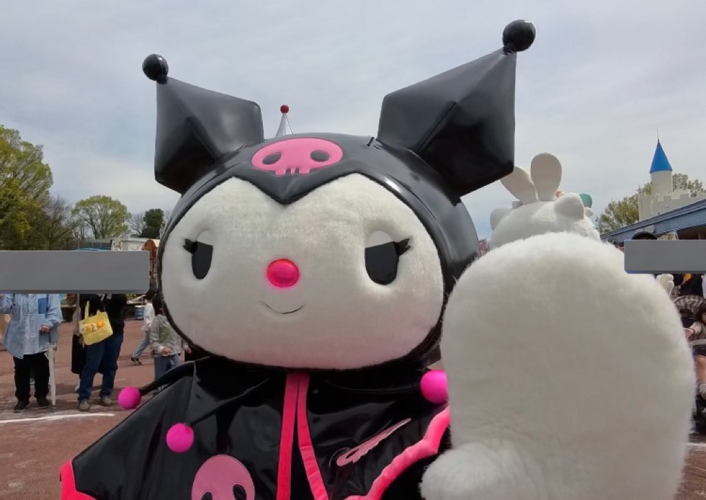 今日はモンパでイースターパレード。
珍しく踊ってるから
『踊れるんじゃん！！』て言ったらドヤって正面で踊ってくれたwww

今日もはちゃめちゃで楽しかったよー！！