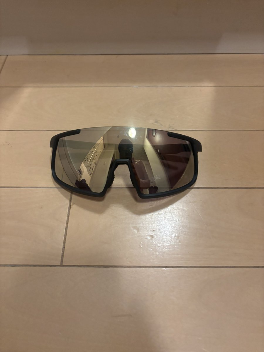 kokotensi's tweet photo. 拡散希望
E2のホームストレート落車でサングラスを落とした方いませんか。

入れ違えて持って帰ってしまいました。

落車の影響か、左右でかなり歪んでいますが、おわたししたいです。

友達を救護した時に色が似ていて間違えて回収しました。

#宇都宮清原クリテリウム
#jbcf https://t.co/ths4xrRnyR
