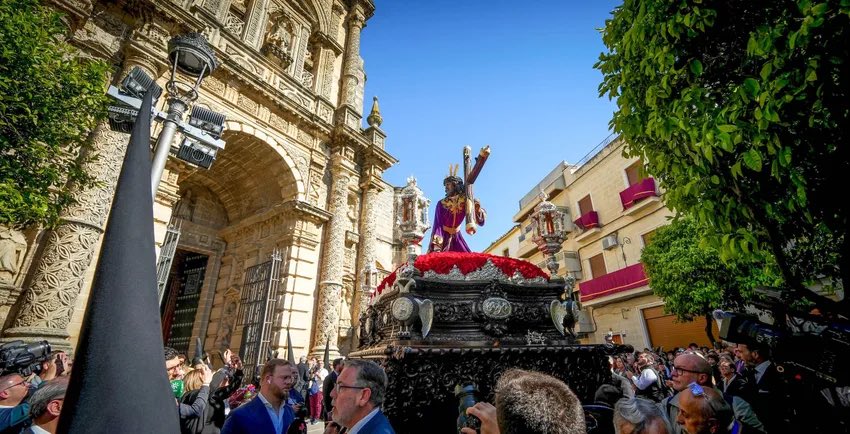 PasionDJerez's tweet photo. ✨ Y se acabó, se acabó una Semana Santa plena, una semana maravillosa y soñada.

Gracias a todos de nuevo, a cada Hermandad, a cada Banda, a cada Vestidor, a cada Florista, a cada Saetero y sobre todo a todos vosotros.

Gracias por la Semana Santa que hemos disfrutado pero esto no ha terminado, porque la Fe, la Pasión, la Esperanza nunca se acaba y el Señor y la Virgen siempre estarán con nosotros.

Todos atentos a nuestra cuenta, mañana empezaremos a repasar todo lo que ha acontecido en nuestra Semana Santa. Tanto lo bueno que ha sido mucho, como lo malo para que podamos mejorar y seguir engrandeciendo nuestra Semana Santa.

Gracias a todos, fue un placer compartir esta Semana Santa con vosotros.