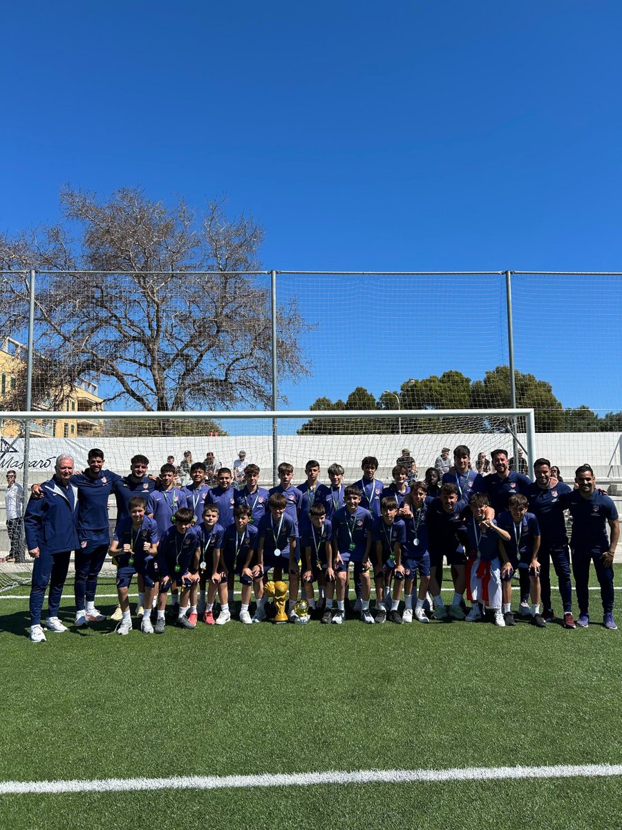 ¡Y el segundo título en la East Mallorca Cup es para el Infantil B!🏆

¡Los rojiblancos se impusieron en la final al FC Barcelona en la tanda de penaltis!🔴⚪

¡Graaaandes! 👊