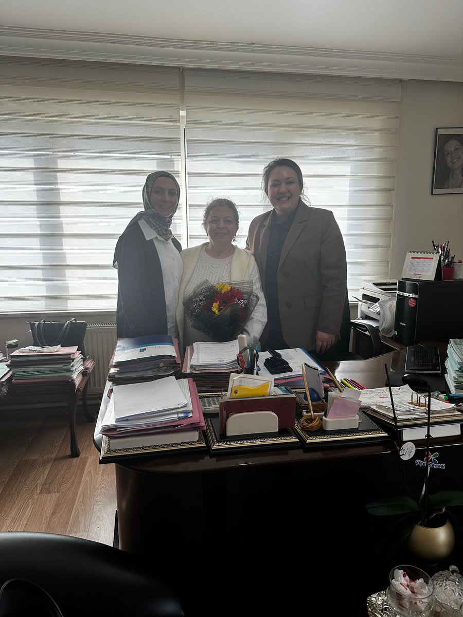 kad_samsun's tweet photo. 5 Nisan Avukatlar Günü vesilesiyle, Seçim İşleri Birim Başkanımız Merve Duman Akdemir tarafından gerçekleştirilen program kapsamında; adaletin tesisi adına büyük bir özveriyle görev yapan kıymetli avukatlarımız ziyaret edilmiştir.

Program çerçevesinde; önceki dönem İl Başkanımız ve Genel Merkez Doğu Karadeniz Bölge Koordinatörümüz Av. Hakan Karaduman, önceki dönem İl Kadın Kolları Başkanımız ve İl Disiplin Kurulu üyemiz Av. Çakır Öztürk, önceki dönem İl Yönetim Kurulu Üyemiz Av. Hanife Temiz ile önceki dönem Atakum İlçe Başkanımız Av. Hüseyin Dereli’ye ziyaret gerçekleştirilmiştir.

Hukukun üstünlüğünün teminatı olan, hak ve adalet mücadelesinde önemli bir sorumluluk üstlenen tüm avukatlarımızın 5 Nisan Avukatlar Günü’nü kutluyor; çalışmalarında başarılar diliyoruz.
@avtugcedagdemir