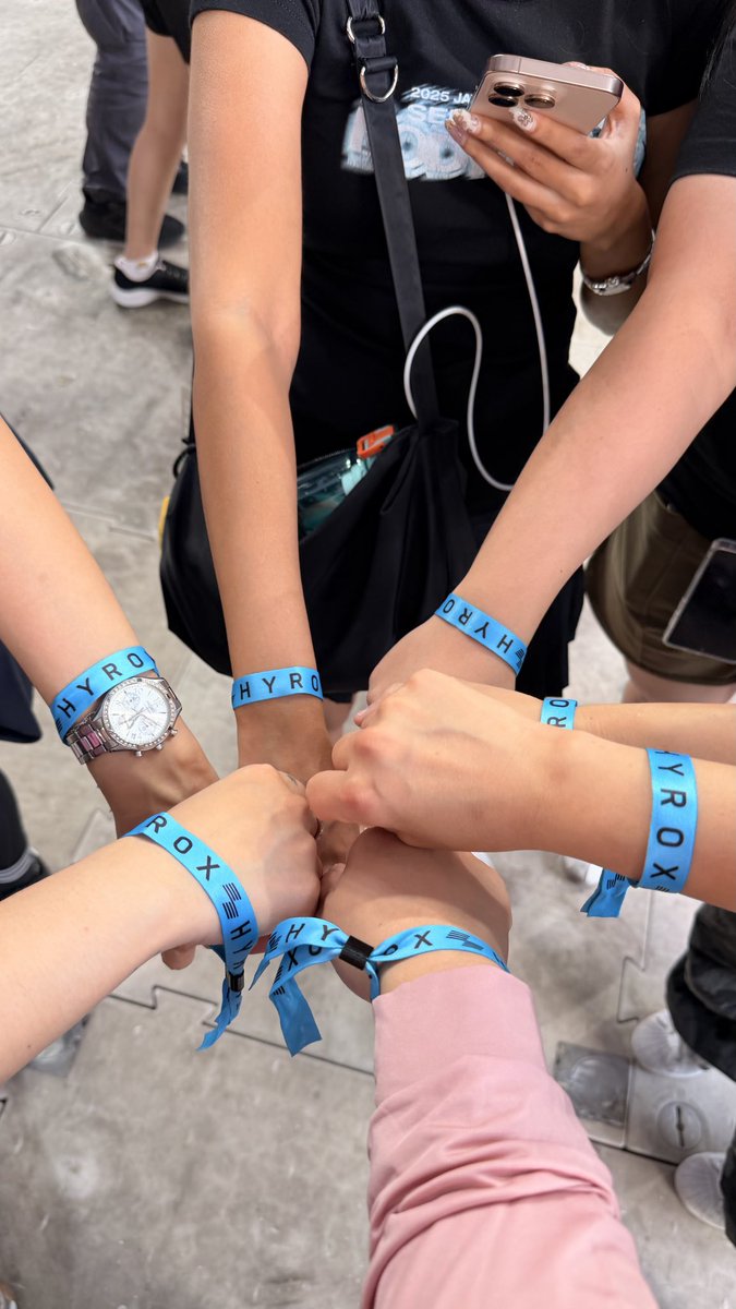 kimi ⏱️ tweet media