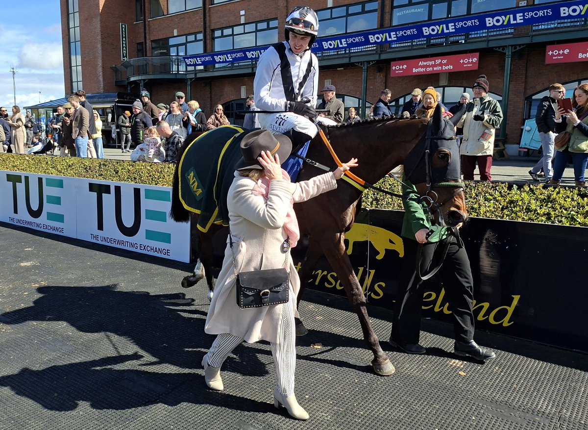 IrishRacing365's tweet photo. Colcannon won the opener @Fairyhouse for @tuvastables https://t.co/He3NWBzjJq