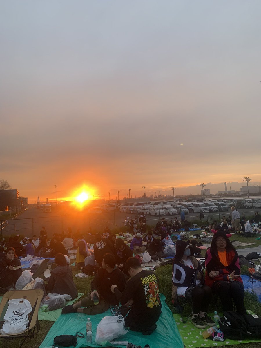 今日のデッポ。クリスタルレイク→GoodGrief→オーラル→HIKAGE→フォーリミ→マンウィズで強制終了。どれも最高のセトリで楽しかったな！特にマンウィズはガチ神セトリでマジで体感5分だった！いやマジで！