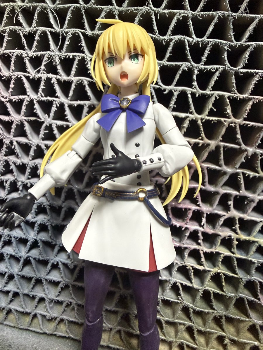 30MSアルトリアキャスターざっくり完成
基本成形色仕上げ
金ラインはファレホ流し込んでマジックリンで拭う感じでなんとか。
他細かい部分塗装は基本ファレホトゥルーメタリックで。