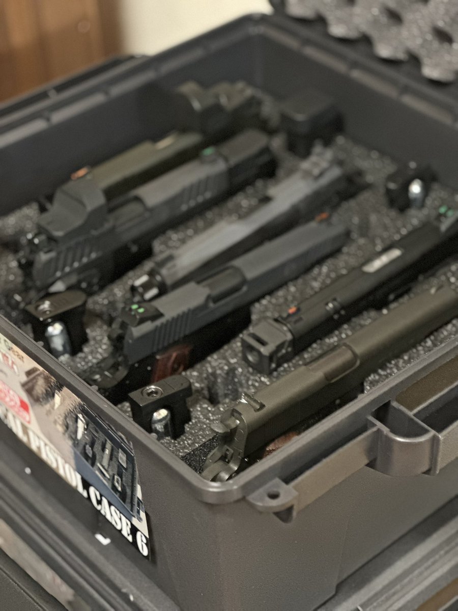 nekonabestation's tweet photo. 片っ端から撃ってみたら…
shadow2のハンマー動作がダメ
撃ちすぎですかねぇ
メーカーさんにメンテ出してみます。

G17のショートリコイルアシストスプリング
なかなか効果あるようで
全弾１０点（埋もれて見えませんが）

G19Xにも施工します。

#BATON #G17 #G19X #カーボネイト #carbon8 #shadow2 https://t.co/DEbcx9AbB7