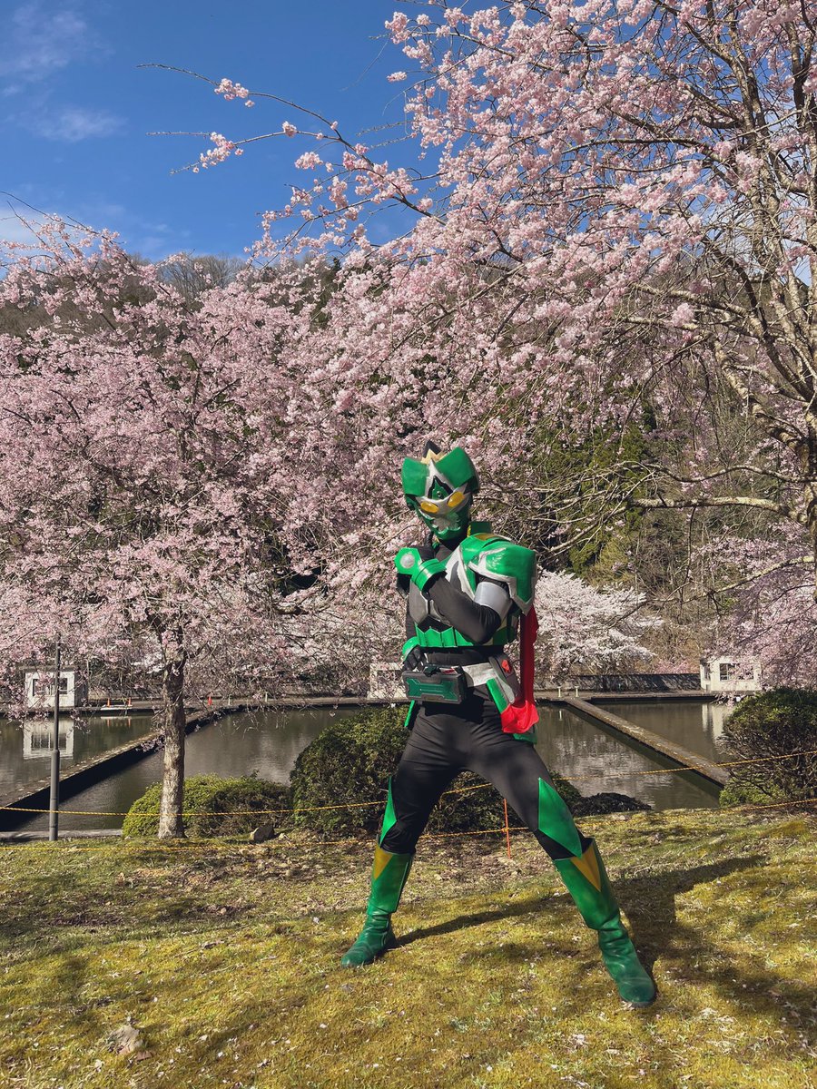 必筆超人ライトロン tweet media