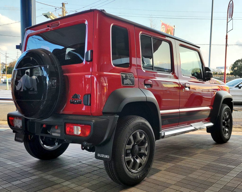 Ai300198201's tweet photo. 結局?キャンセルがあったのか~6月納車の1型もあるようで、MT、ATどちらでもいいと…
2型の抽選で遅い方でも来年中?という感じで、生産増強効果もありそうですね。
街中でだいぶみかける様になりました。
写真は1型です。
#スズキ
#SUZUKI
#ジムニー
#ジムニーノマド https://t.co/DMig631Pgc