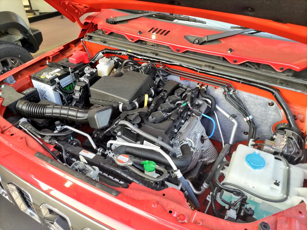 Ai300198201's tweet photo. 結局?キャンセルがあったのか~6月納車の1型もあるようで、MT、ATどちらでもいいと…
2型の抽選で遅い方でも来年中?という感じで、生産増強効果もありそうですね。
街中でだいぶみかける様になりました。
写真は1型です。
#スズキ
#SUZUKI
#ジムニー
#ジムニーノマド https://t.co/DMig631Pgc