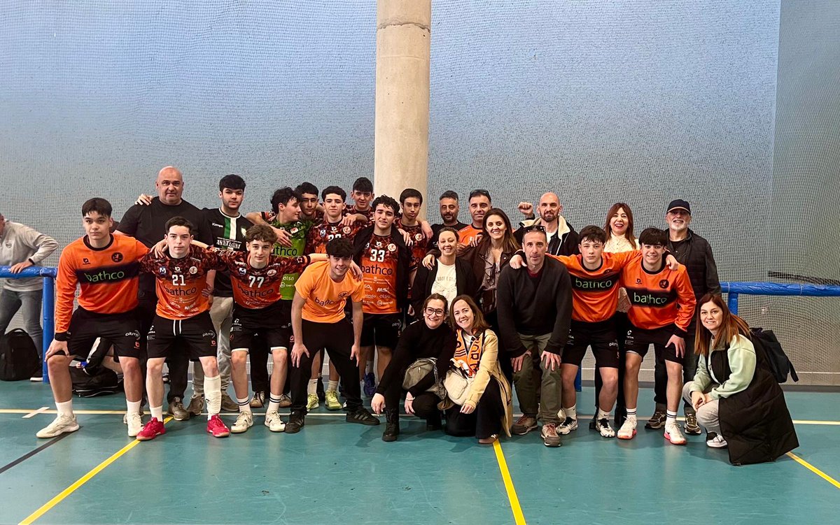 BMTorrelavega's tweet photo. 📸 Más imágenes desde Pamplona, con ambos equipos ganando sus últimos partidos

💪 Los cadetes para acabar en séptimo puesto tras un gran papel

🙌 Los juveniles cierran undécimos con una alegría de último partido https://t.co/lOdpTLWXIh