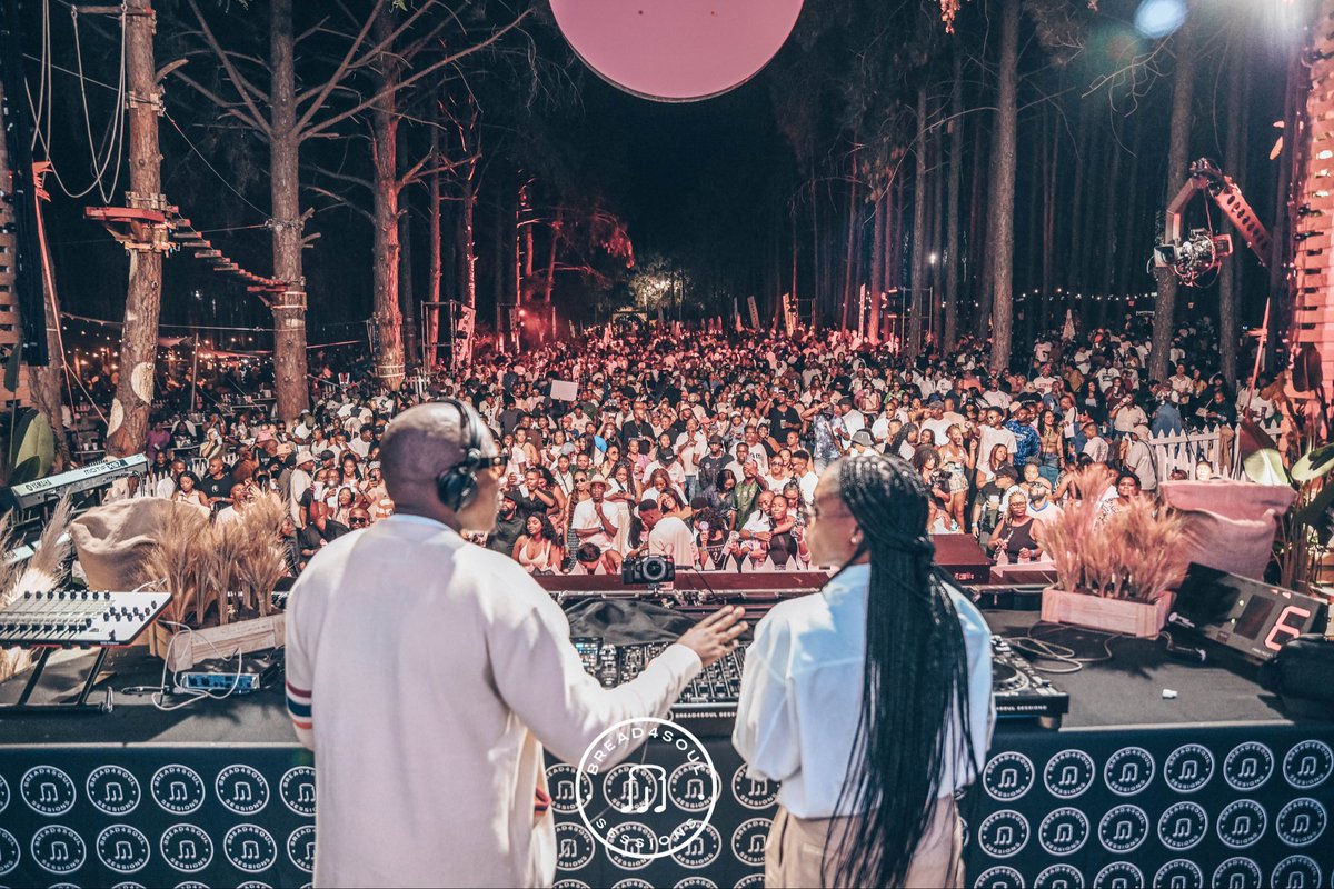 Dj_SoulDiva's tweet photo. BREAD4SOUL 🙏🏾👏🎉 last night was amazing!!! Thank you #breadwinners!!!!🥹🙏🏾 https://t.co/u8go4cyj0V