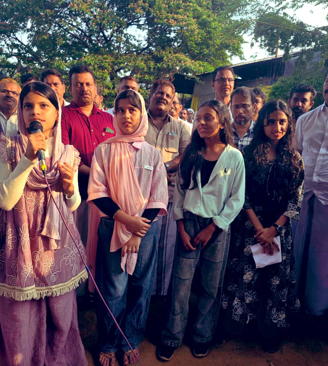 Shashi Tharoor tweet media