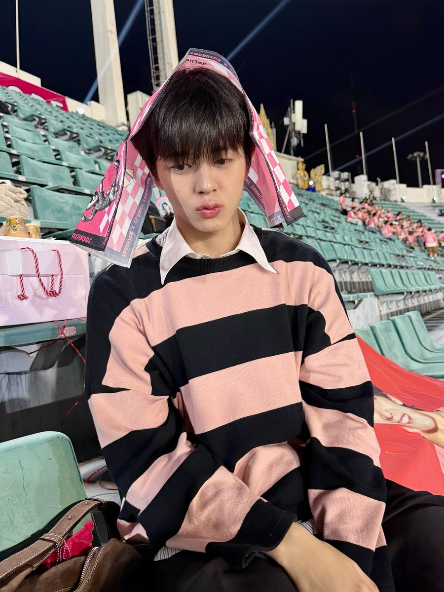 ณิชชอบจัดดอกไม้เฉย ๆ 🌷 tweet media