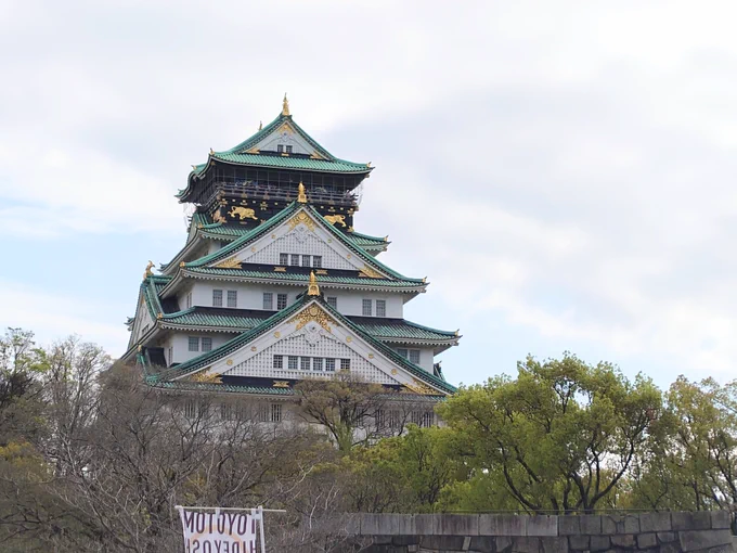 大阪城公園でお花見してきました! 桜が満開やったし公園内のロードトレインにも初めて乗ったりでめちゃいい思い出になったー!ほんま楽しかった!