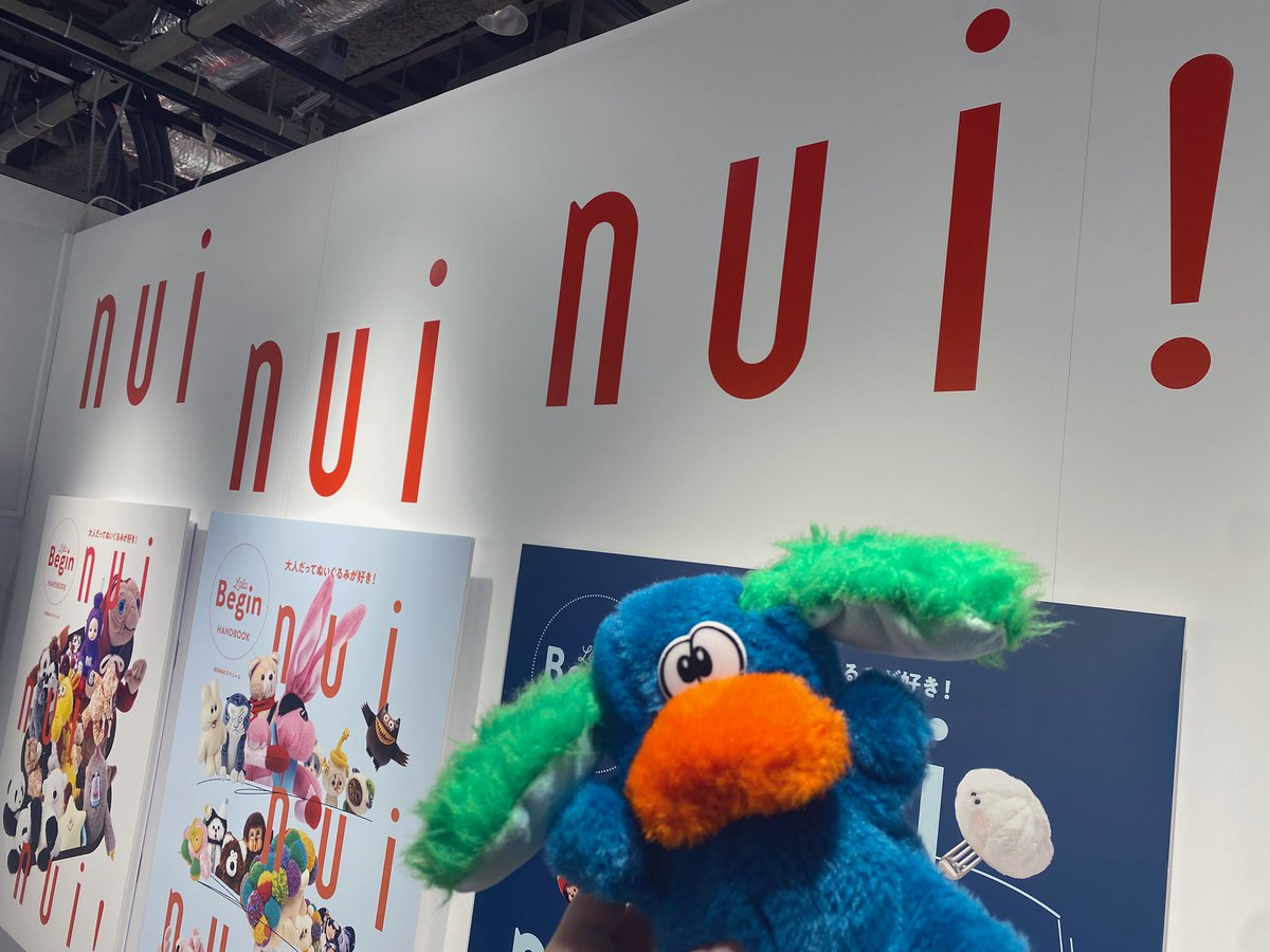 kaijuuchan2525's tweet photo. 今日はガルダックとジョーカドンを連れて、気になっていたnui nui nui! 大人だってぬいぐるみが好き!展に行ってきたよ〜!
フォトスポットもあったのでパシャり🌈🧡
素敵なぬいぐるみ達はもちろん、作家さんのプロフィール文が個人的にとても読んでて楽しかった楽しい展示でした💭
#nuinuinui https://t.co/4VR1Otxz6H