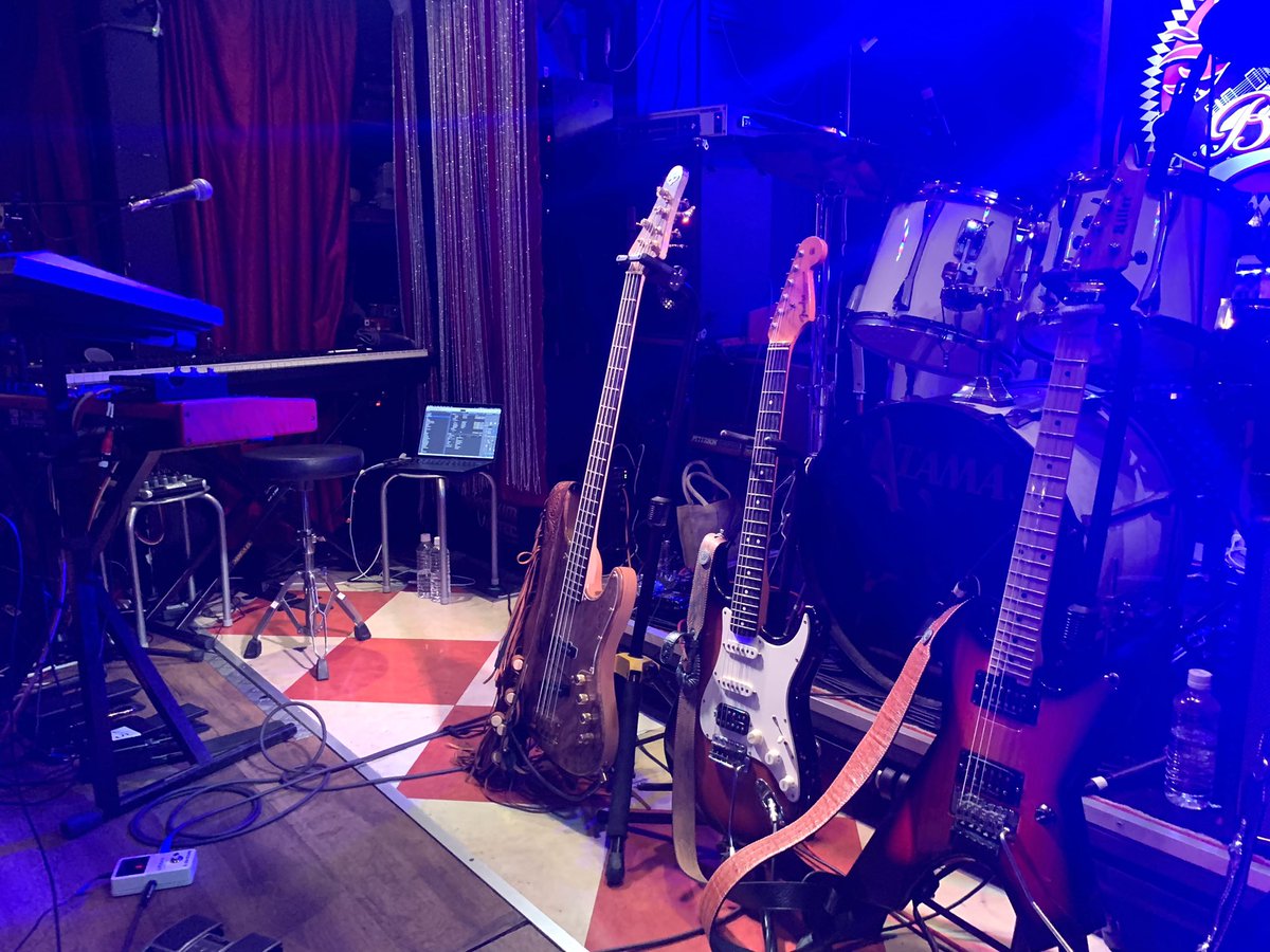 0528Sambora's tweet photo. Wild Four@京橋heavens kitchen boost参戦してきた!
至近距離でB'zのレジェンドサポメン達による最高の演奏を浴びて来ました🤟
これでチケ代6000円は安すぎる笑
メンバーのわちゃわちゃ感も最高で、爆笑トークショー(?)的な要素もあり笑
#wildfour
#大賀好修
#徳永暁人
#増田隆宣
#田中一光 https://t.co/jtmTnM20oU