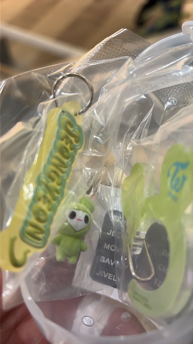 yuki0923bad's tweet photo. twiceカラビナガチャ

譲)ジョンヨン

求)ダヒョン

札幌であれば手渡し希望。国立ライブ4月25日直接交換可。
#twice #twice交換 https://t.co/81jfBMLum7