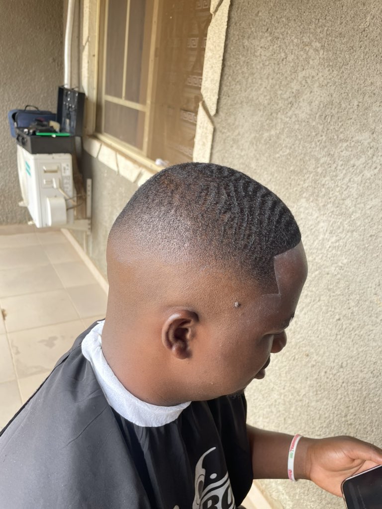 Cutz_pro tweet media