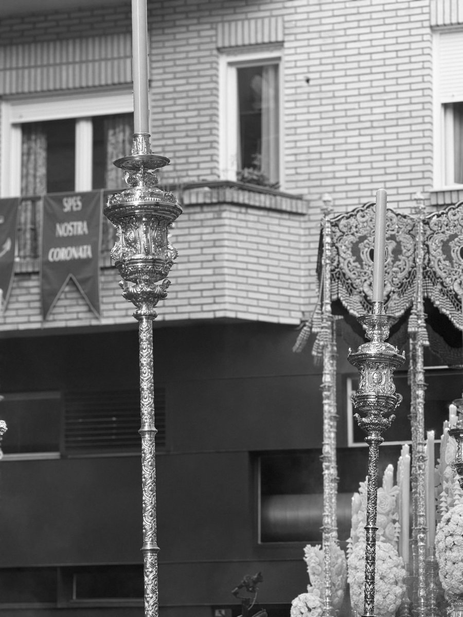 “En la noche verde del Miércoles Santo el suspiro de un hijo me ha dicho que seré la luz que alumbre tu paso”

SPES NOSTRA CORONATA.